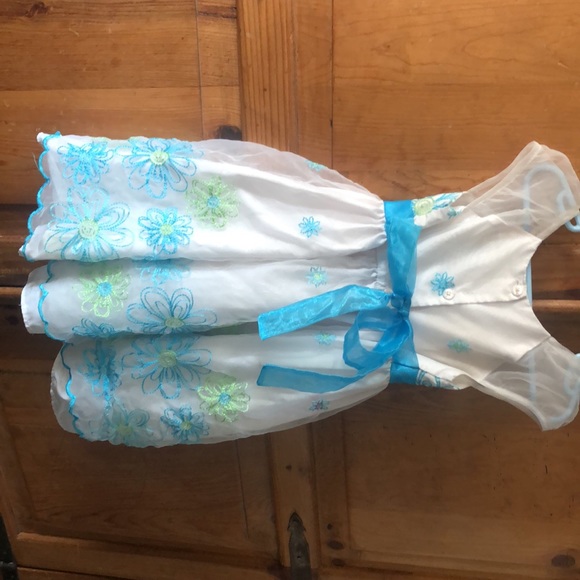 White dresse with green and blue flower - Picture 4 of 5